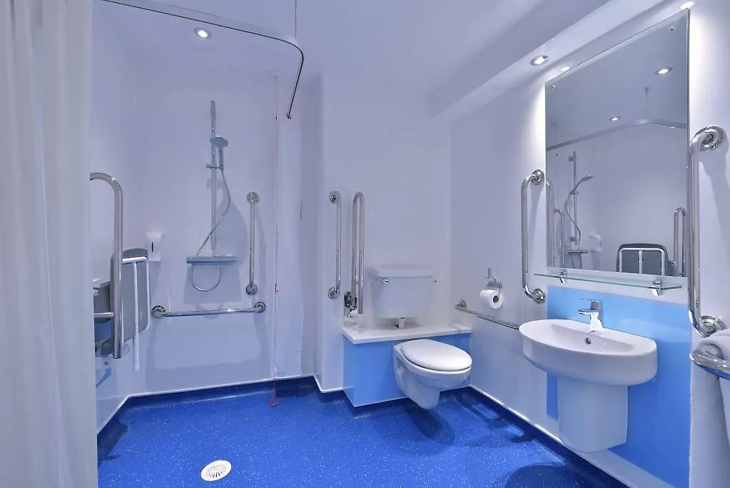 Travelodge York Hull Road 3*,